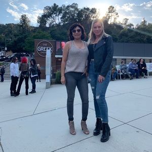 Meet your Posher, Sharon